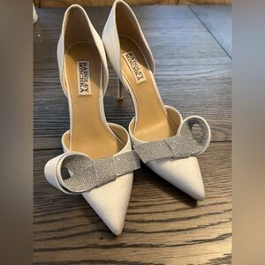 Badgley Mischka samples
Ivory Heels with Glittering Silver Bow new with out box